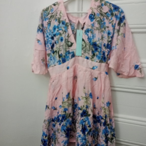 Women's dress - Picture 1 of 2